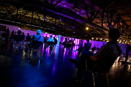 A Berlin, on vaccine au son de la techno