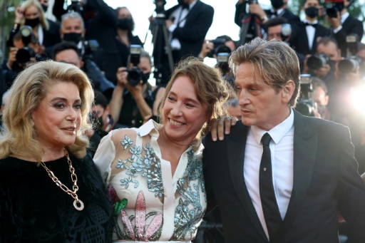 Cannes: "De son vivant" poignant tableau d'une fin de vie.
