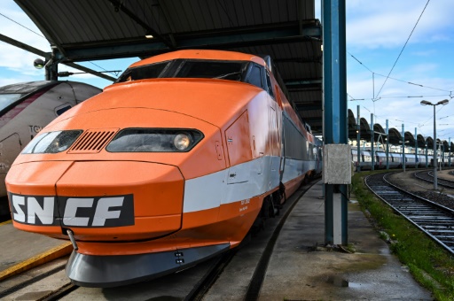 Le TGV souffle ses 40 bougies, avec Macron.