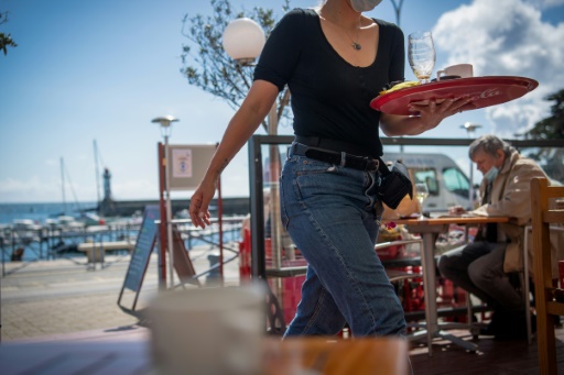 Cafés-restaurants : les pourboires versés en CB seront défiscalisés