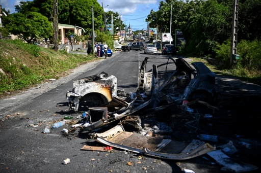 "Crise explosive" en Guadeloupe : l'exécutif appelle au calme et annonce une "instance de dialogue"