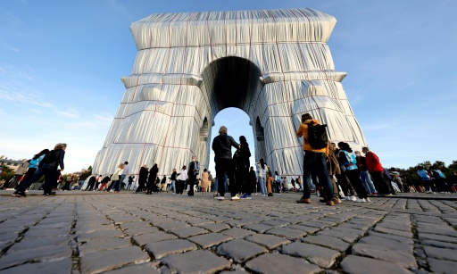 Six millions de visiteurs pour l'Arc de Triomphe "empaqueté"