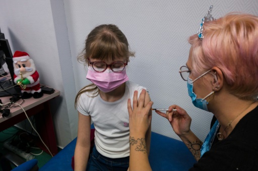 Covid-19 : face à la vague, la vaccination des enfants a démarré en France