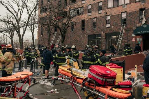 Des "enfants criaient au secours !" : au moins 19 morts dans l'incendie d'un immeuble à New York