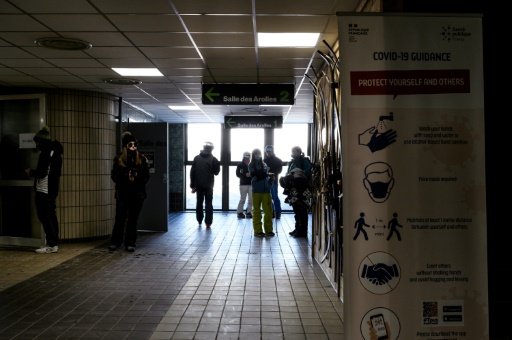 Covid : le gouvernement allège et harmonise les règles d'isolement dès lundi en cas de schéma vaccinal complet