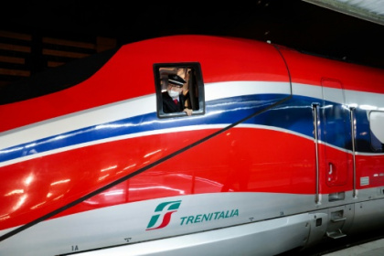 Dans le train entre Paris et Lyon, on compare les prix et le goût du café.jpg