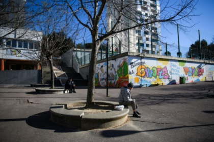 dans les cités de Marseille, la vaccination à l'épreuve de la précarité.jpg