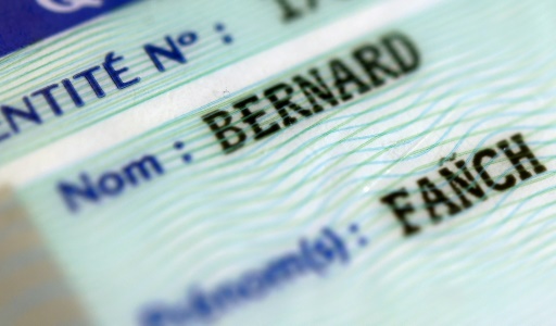 En France, l'espoir de changer de nom grâce à une nouvelle procédure envisagée par le gouvernement