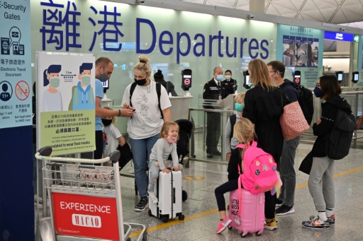 "Partir, le plus vite possible": les expatriés fuient Hong Kong en proie au chaos Omicron