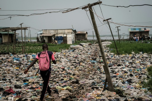 Un enjeu pour l'Afrique, ne pas devenir "la poubelle du monde" des déchets plastiques