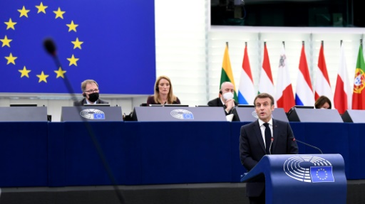 Présidentielle : Macron défend l'État de droit européen, l'opposition l'étrille