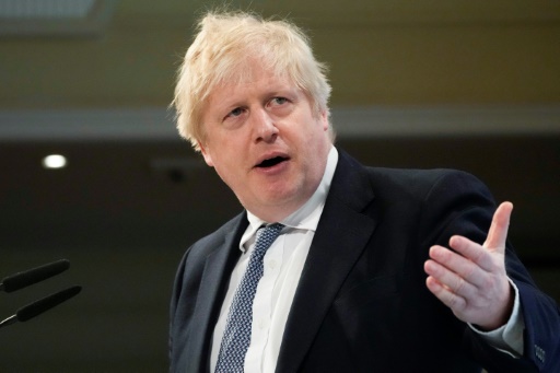 Fin de l'isolement et des tests gratuits : Boris Johnson veut tourner la page du Covid-19
