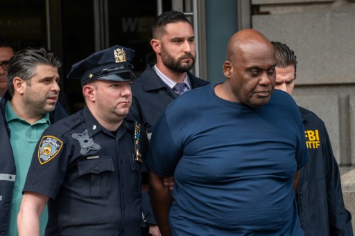 Le tireur présumé du métro new-yorkais arrêté et inculpé d'"acte terroriste"