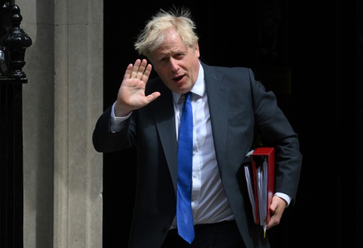 De plus en plus isolé, Boris Johnson se bat pour sa survie