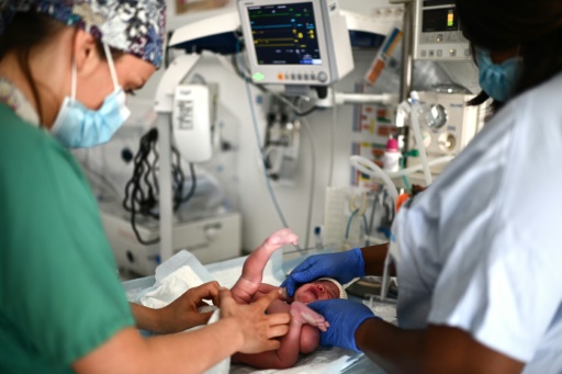 Cet été, à la maternité, "on verra au jour le jour"