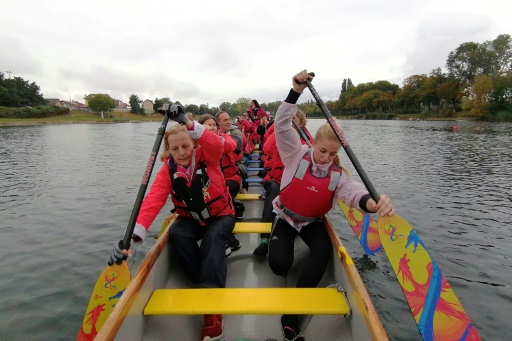 Le "dragon boat" sur M6, un sport thérapie pour l'après-cancer du sein