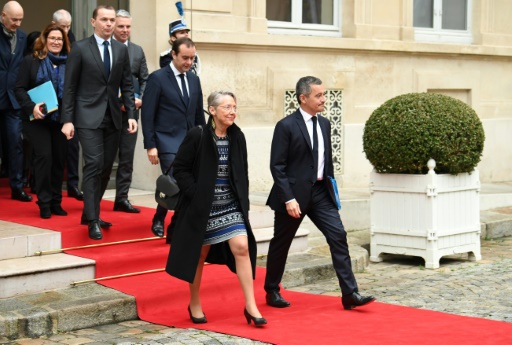 Le gouvernement veut "résister aux vents contraires" avant l'épreuve du feu des retraites