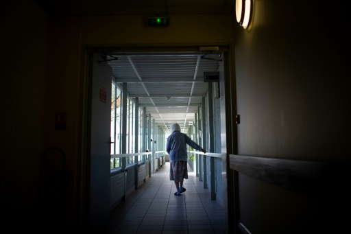 Maltraitance en Ehpad : des pouvoirs publics "pas à la hauteur", selon la Défenseure des droits