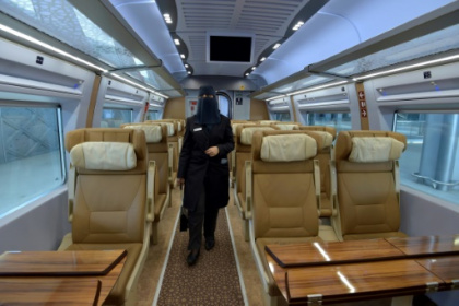 En Arabie saoudite, des femmes pilotent des trains pour La Mecque.jpg