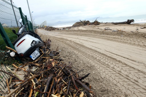 A Villeneuve-Loubet, la mer avance, les plages privées reculent