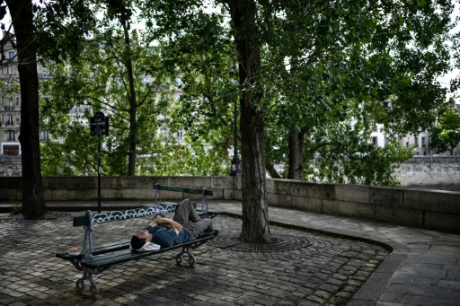 Un "Paris-Jardin" avec ombrières : les recommandations pour adapter la capitale aux canicules