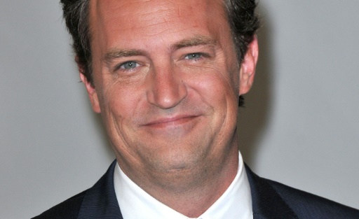 Choc et pluie d'hommages après le décès de Matthew Perry, star de la série "Friends"